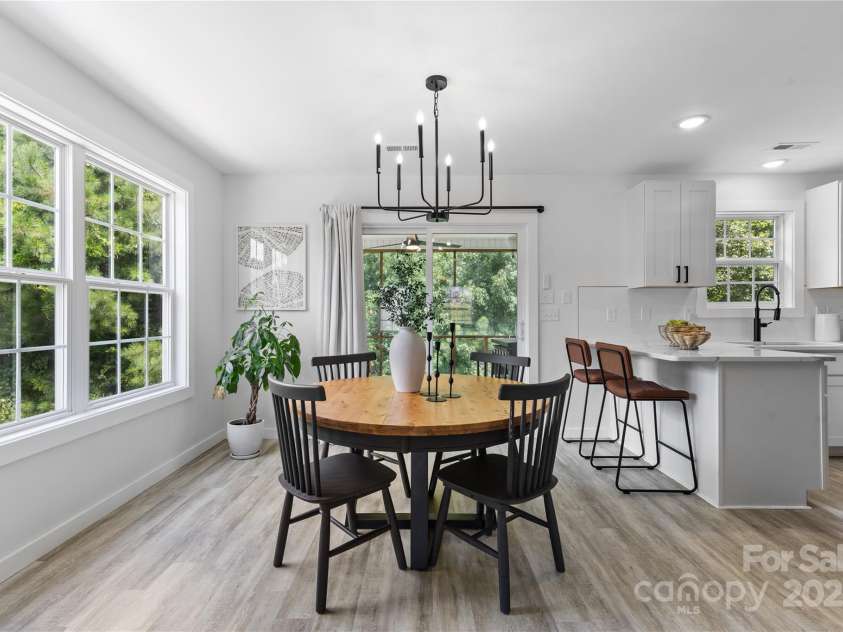 1527 Meadow Glen Lane, Rock Hill, SC 29730.  MLS# CAR4281858, YatesRealty ID 8229. Dream kitchen with quartz and stainless appliances