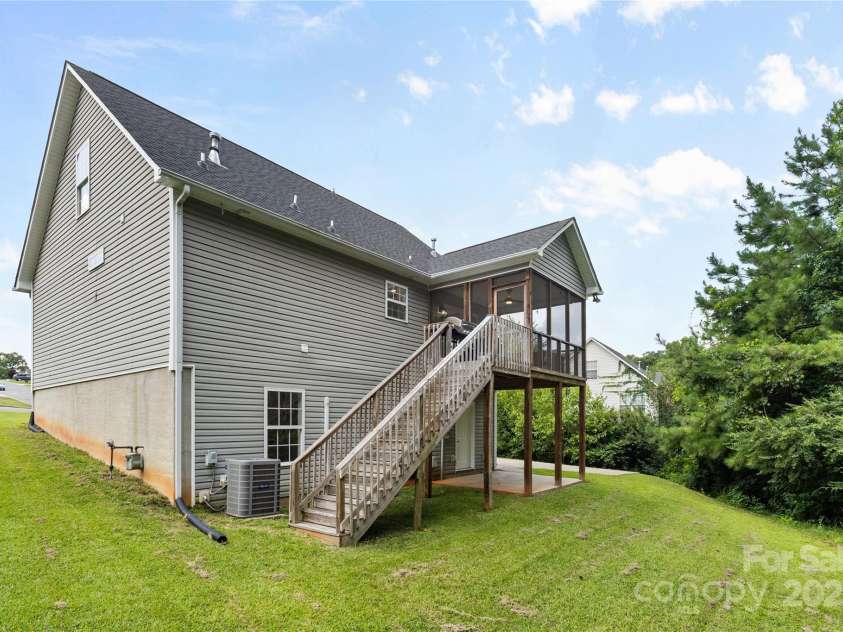 1527 Meadow Glen Lane, Rock Hill, SC 29730.  MLS# CAR4281858, YatesRealty ID 8229. Epoxy floor in oversized garage!
