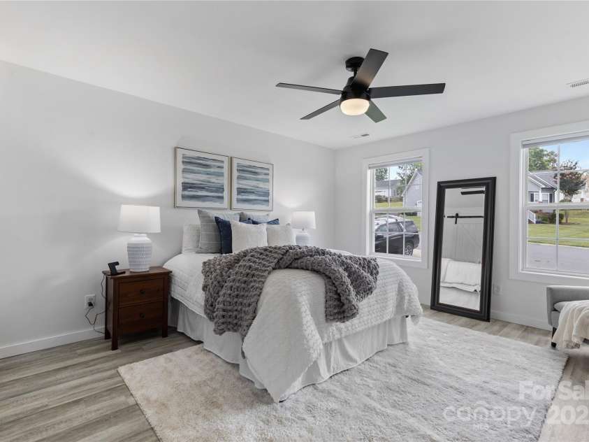 1527 Meadow Glen Lane, Rock Hill, SC 29730.  MLS# CAR4281858, YatesRealty ID 8229. Lovely primary suite