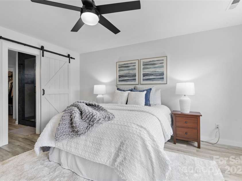 1527 Meadow Glen Lane, Rock Hill, SC 29730.  MLS# CAR4281858, YatesRealty ID 8229. Lovely primary suite