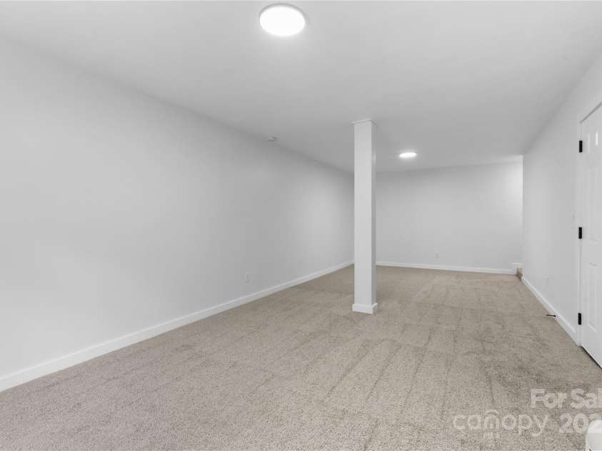 1527 Meadow Glen Lane, Rock Hill, SC 29730.  MLS# CAR4281858, YatesRealty ID 8229. Oversized 2-car garage