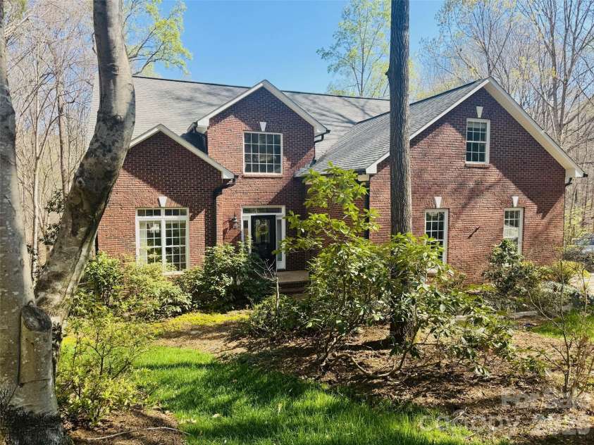 5420 Ashbury Lane, Davidson, NC 28036.  MLS# CAR4328115, YatesRealty ID 8229. 