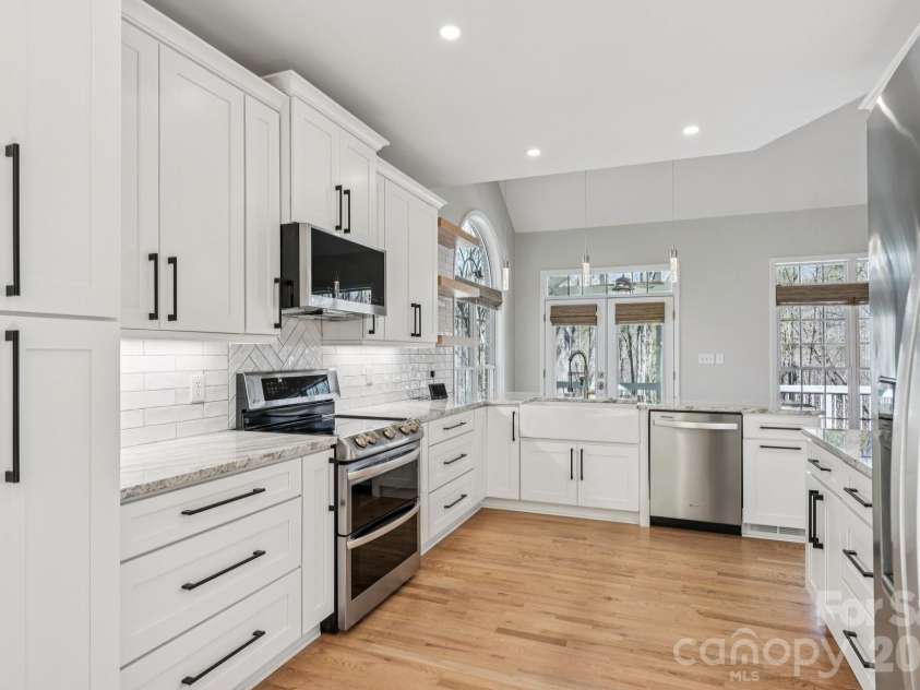 5420 Ashbury Lane, Davidson, NC 28036.  MLS# CAR4328115, YatesRealty ID 8229. 