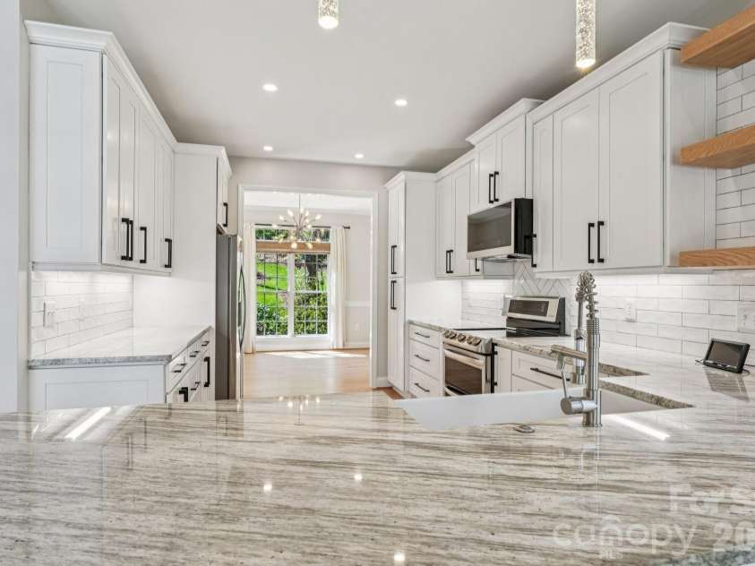 5420 Ashbury Lane, Davidson, NC 28036.  MLS# CAR4328115, YatesRealty ID 8229. 