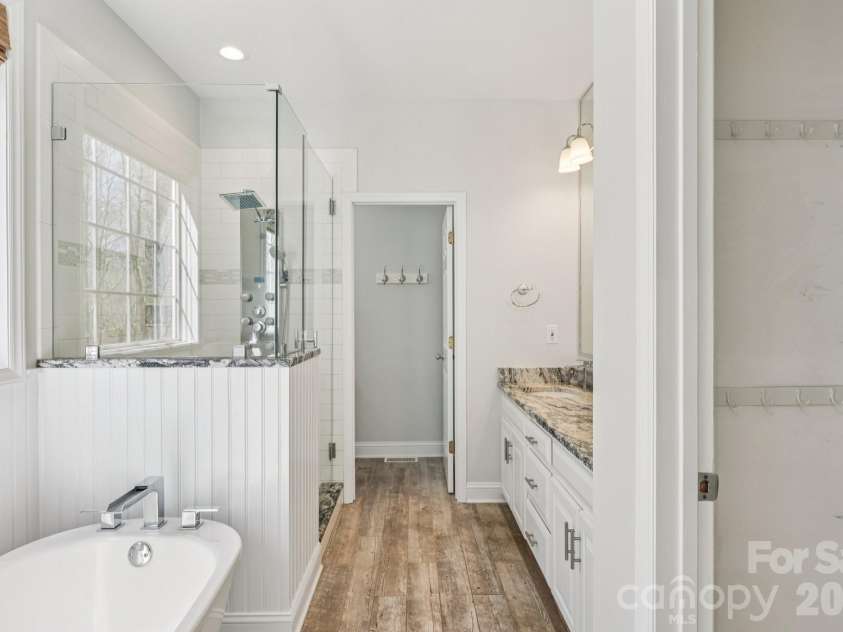 5420 Ashbury Lane, Davidson, NC 28036.  MLS# CAR4328115, YatesRealty ID 8229. 