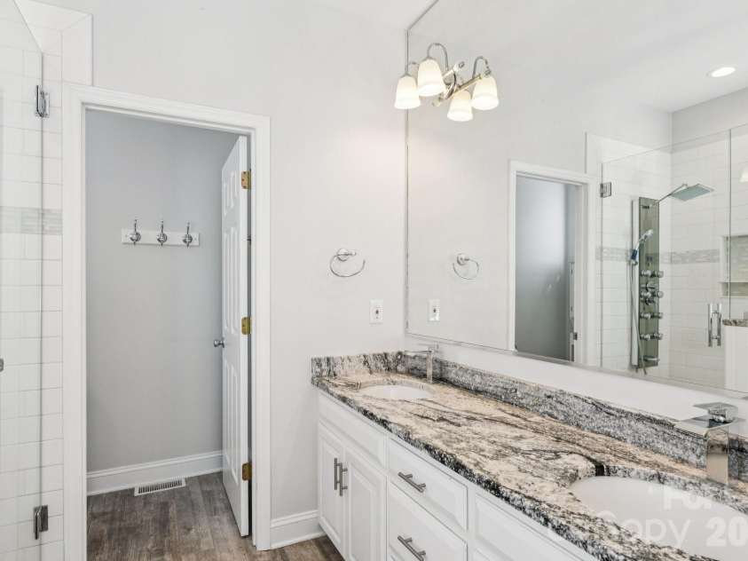 5420 Ashbury Lane, Davidson, NC 28036.  MLS# CAR4328115, YatesRealty ID 8229. 