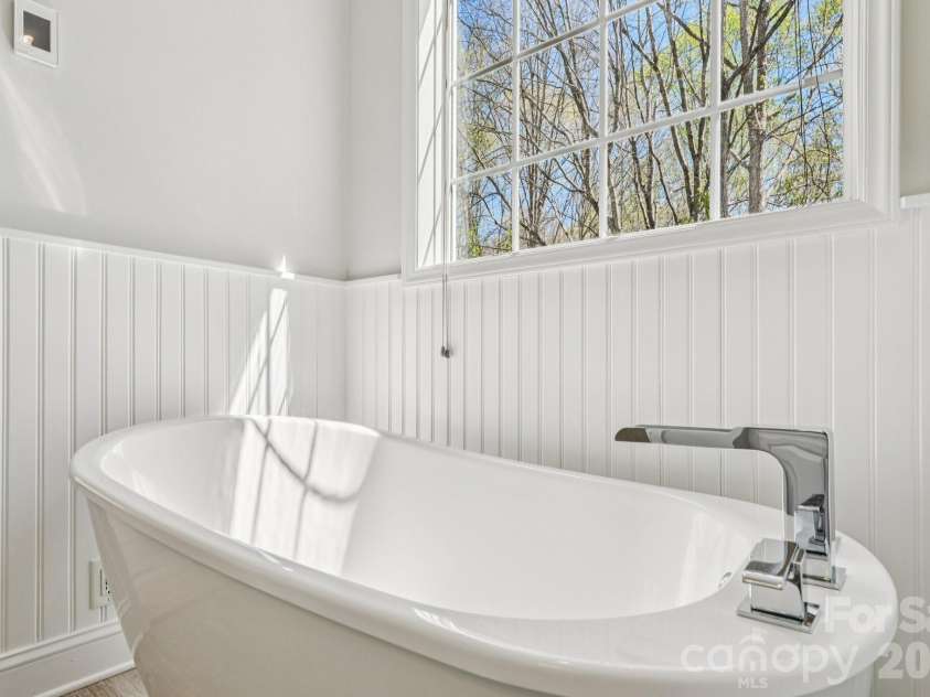 5420 Ashbury Lane, Davidson, NC 28036.  MLS# CAR4328115, YatesRealty ID 8229. 