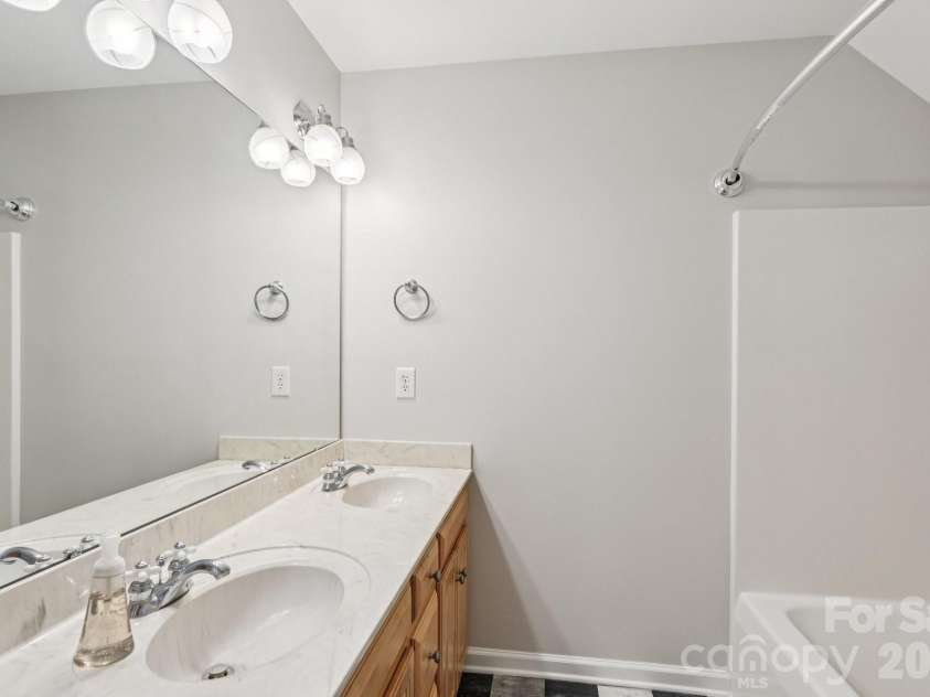 5420 Ashbury Lane, Davidson, NC 28036.  MLS# CAR4328115, YatesRealty ID 8229. 
