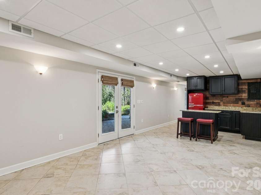 5420 Ashbury Lane, Davidson, NC 28036.  MLS# CAR4328115, YatesRealty ID 8229. 