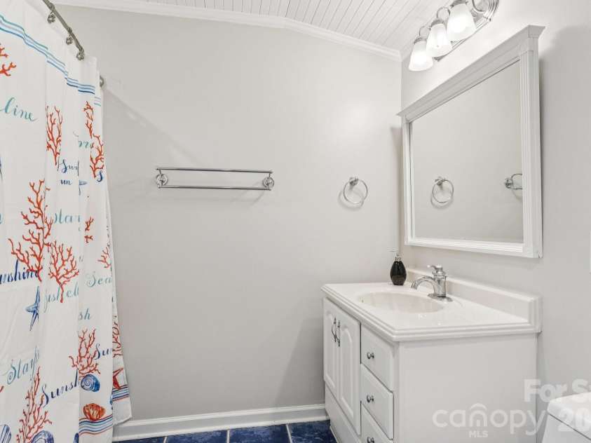 5420 Ashbury Lane, Davidson, NC 28036.  MLS# CAR4328115, YatesRealty ID 8229. 