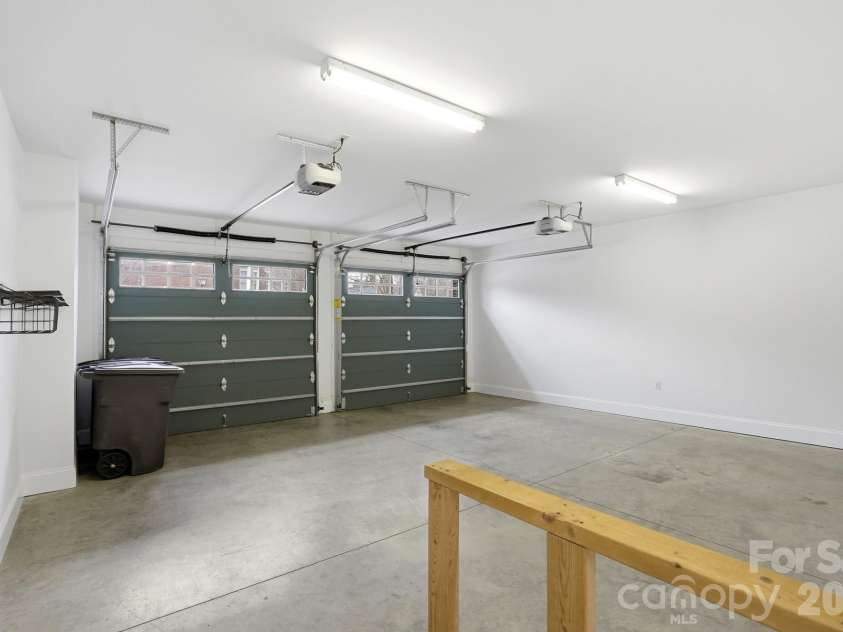 1173 Bunch Drive, Statesville, NC 28677.  MLS# CAR4351005, YatesRealty ID 8230. 2-Car Garage