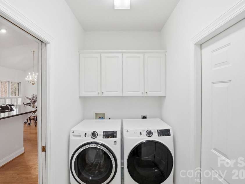 1173 Bunch Drive, Statesville, NC 28677.  MLS# CAR4351005, YatesRealty ID 8230. Laundry w/ pocket door