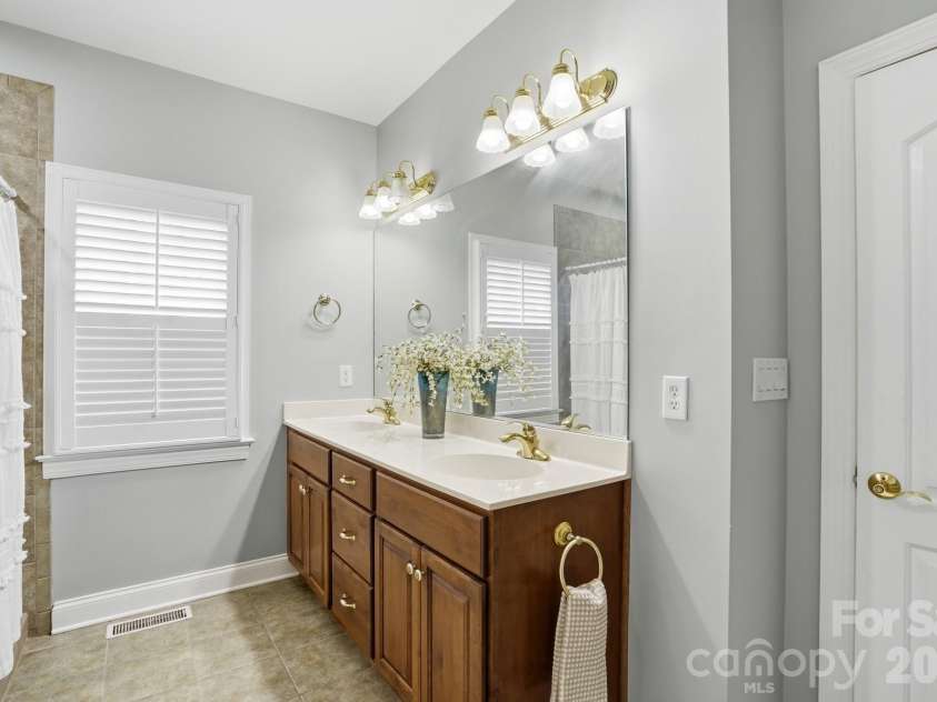 1173 Bunch Drive, Statesville, NC 28677.  MLS# CAR4351005, YatesRealty ID 8230. Primary Bath View