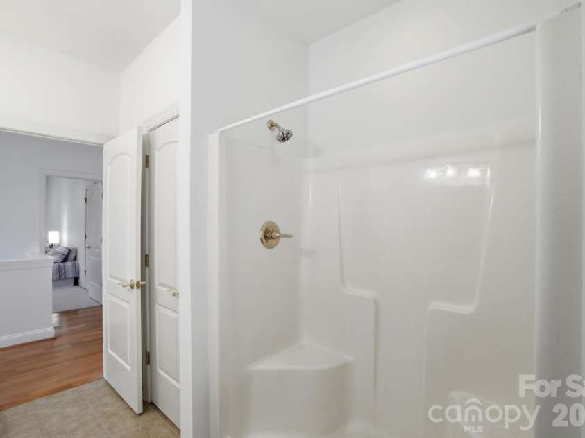 1173 Bunch Drive, Statesville, NC 28677.  MLS# CAR4351005, YatesRealty ID 8230. Upper Bath