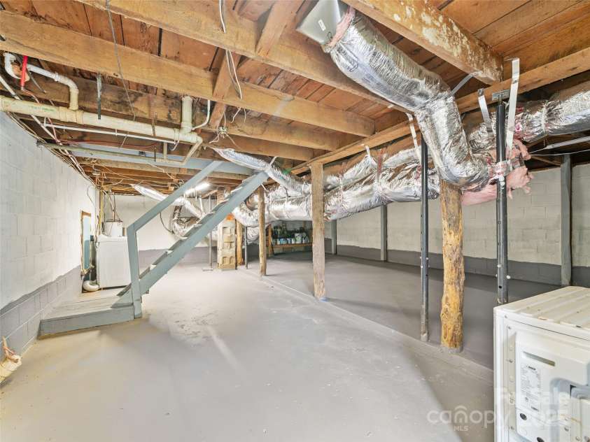 1767 226 Highway, Bakersville, NC 28705.  MLS# CAR4281488, YatesRealty ID 8230. 