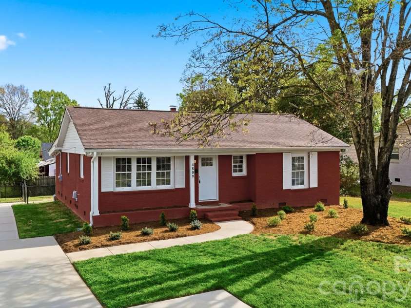 4809 Brooktree Drive, Charlotte, NC 28208.  MLS# CAR4355914, YatesRealty ID 8231. 