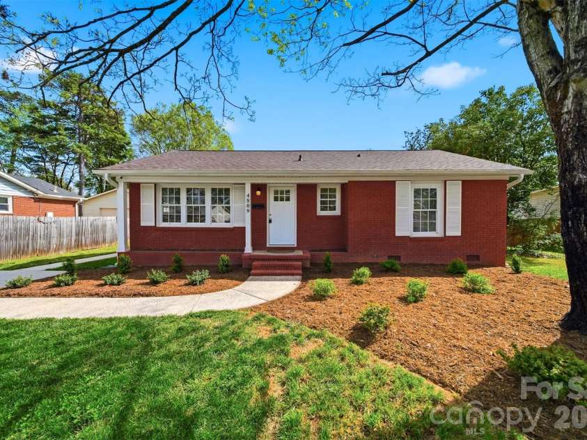 4809 Brooktree Drive, Charlotte, NC 28208.  MLS# CAR4355914, YatesRealty ID 8231. 