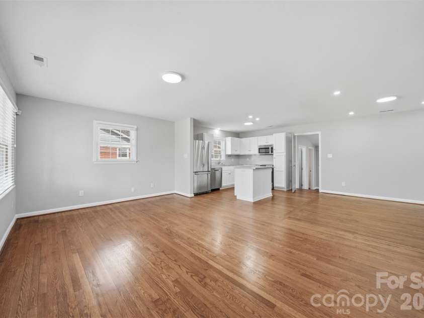4809 Brooktree Drive, Charlotte, NC 28208.  MLS# CAR4355914, YatesRealty ID 8231. 