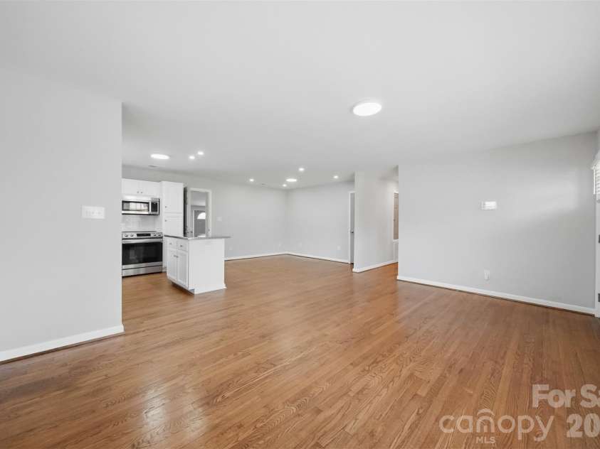 4809 Brooktree Drive, Charlotte, NC 28208.  MLS# CAR4355914, YatesRealty ID 8231. 