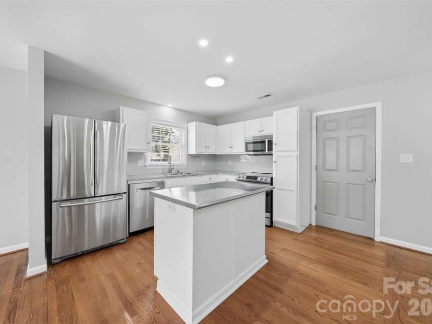 4809 Brooktree Drive, Charlotte, NC 28208.  MLS# CAR4355914, YatesRealty ID 8231. 