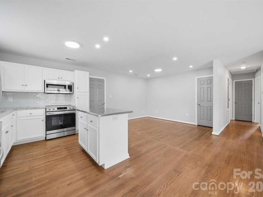 4809 Brooktree Drive, Charlotte, NC 28208.  MLS# CAR4355914, YatesRealty ID 8231. 