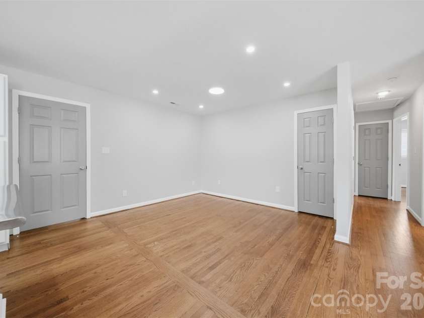 4809 Brooktree Drive, Charlotte, NC 28208.  MLS# CAR4355914, YatesRealty ID 8231. 