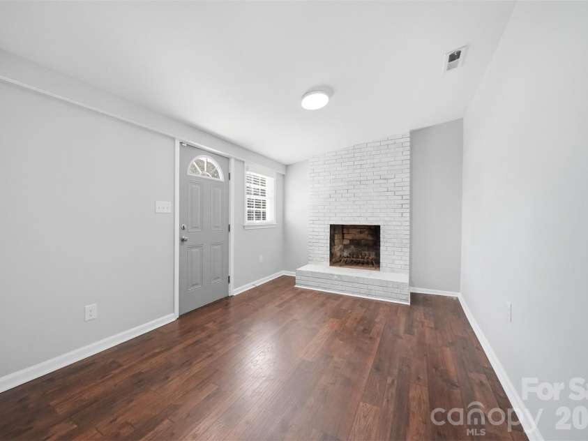 4809 Brooktree Drive, Charlotte, NC 28208.  MLS# CAR4355914, YatesRealty ID 8231. 