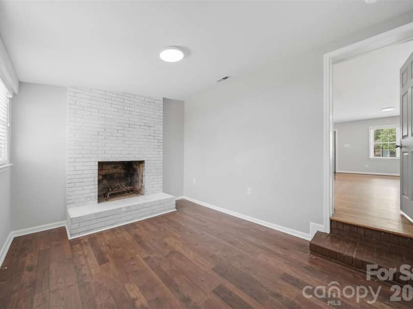 4809 Brooktree Drive, Charlotte, NC 28208.  MLS# CAR4355914, YatesRealty ID 8231. 