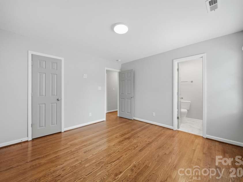 4809 Brooktree Drive, Charlotte, NC 28208.  MLS# CAR4355914, YatesRealty ID 8231. 