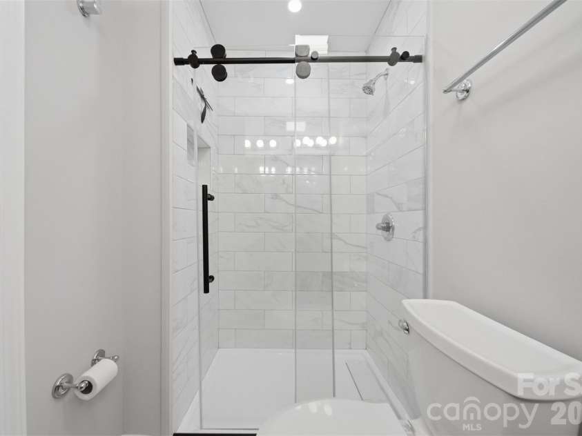 4809 Brooktree Drive, Charlotte, NC 28208.  MLS# CAR4355914, YatesRealty ID 8231. 