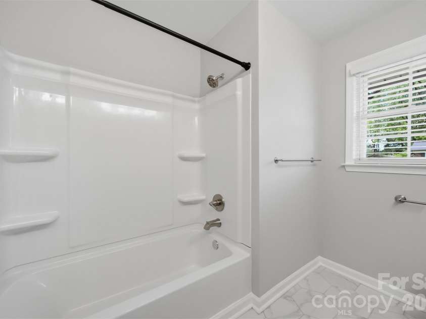 4809 Brooktree Drive, Charlotte, NC 28208.  MLS# CAR4355914, YatesRealty ID 8231. 