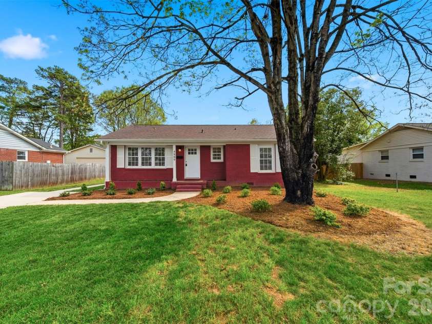 4809 Brooktree Drive, Charlotte, NC 28208.  MLS# CAR4355914, YatesRealty ID 8231. 