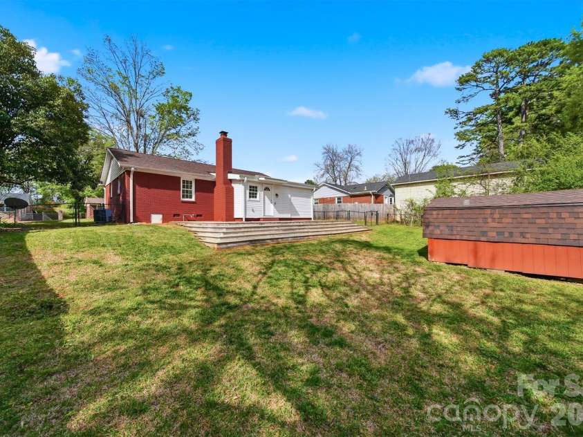 4809 Brooktree Drive, Charlotte, NC 28208.  MLS# CAR4355914, YatesRealty ID 8231. 
