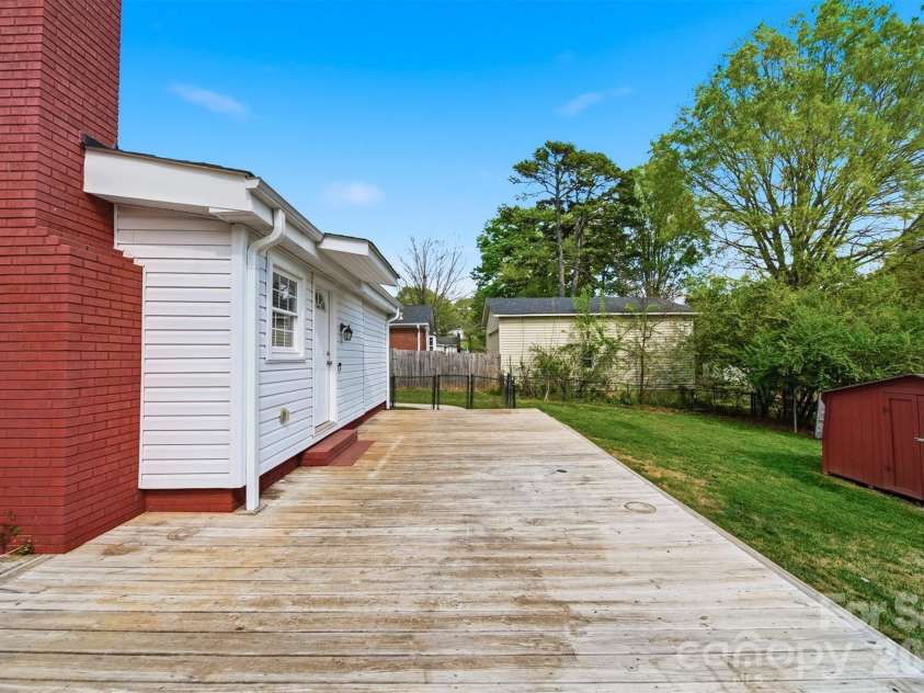 4809 Brooktree Drive, Charlotte, NC 28208.  MLS# CAR4355914, YatesRealty ID 8231. 