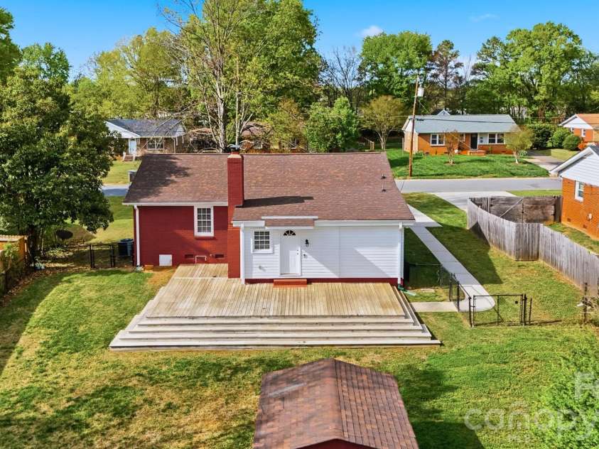 4809 Brooktree Drive, Charlotte, NC 28208.  MLS# CAR4355914, YatesRealty ID 8231. 
