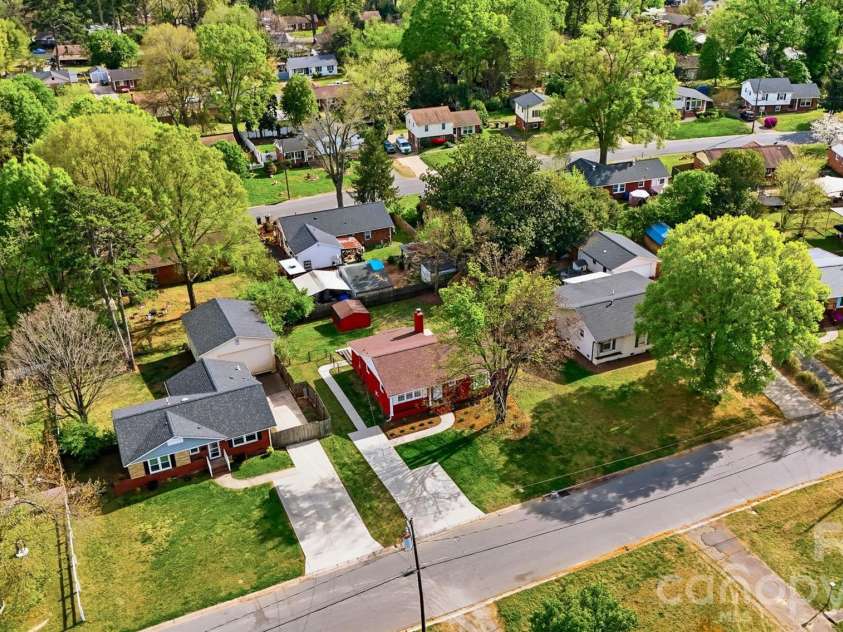 4809 Brooktree Drive, Charlotte, NC 28208.  MLS# CAR4355914, YatesRealty ID 8231. 