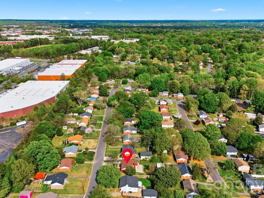 4809 Brooktree Drive, Charlotte, NC 28208.  MLS# CAR4355914, YatesRealty ID 8231. 