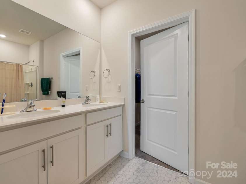 235 Ridgeview Lane, Mars Hill, NC 28754.  MLS# CAR4205181, YatesRealty ID 8232. 