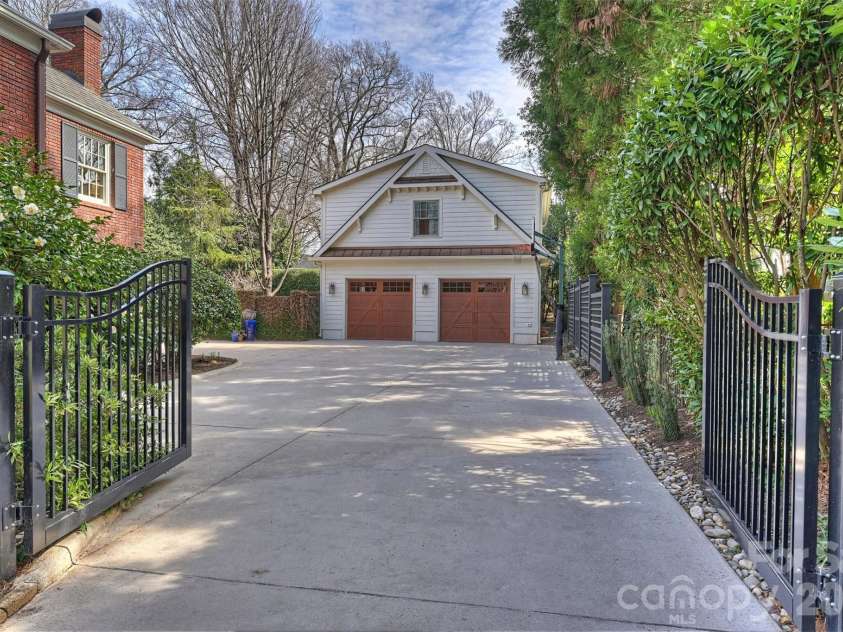 1555 Queens Road, Charlotte, NC 28207.  MLS# CAR4337847, YatesRealty ID 8234. 