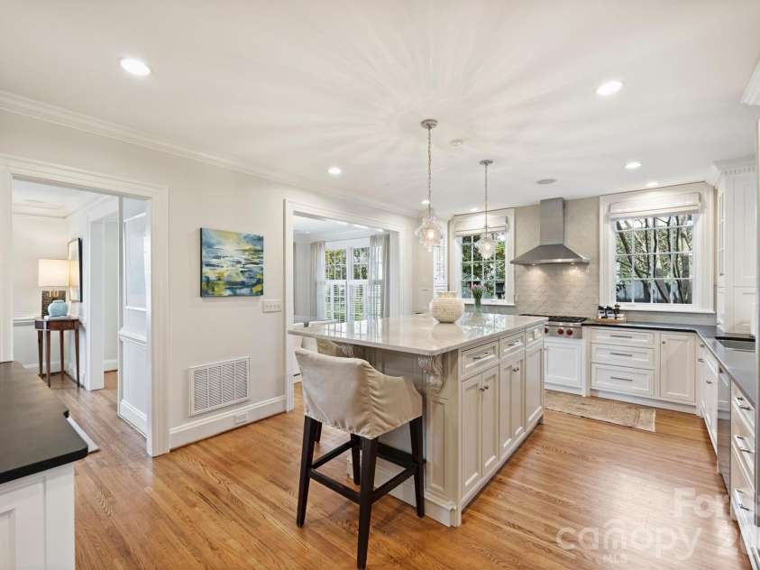 1555 Queens Road, Charlotte, NC 28207.  MLS# CAR4337847, YatesRealty ID 8234. 
