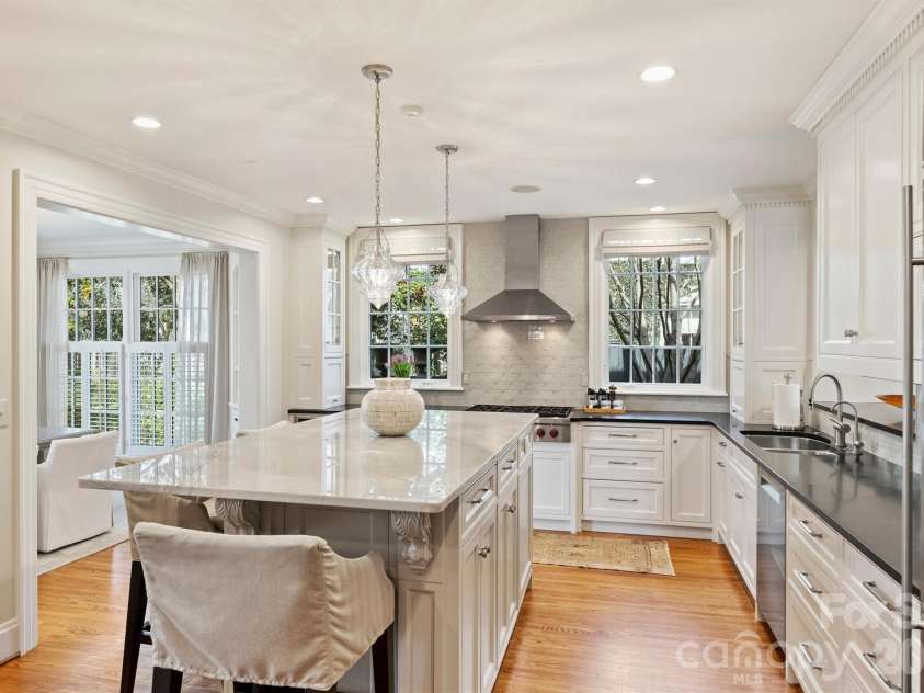 1555 Queens Road, Charlotte, NC 28207.  MLS# CAR4337847, YatesRealty ID 8234. 