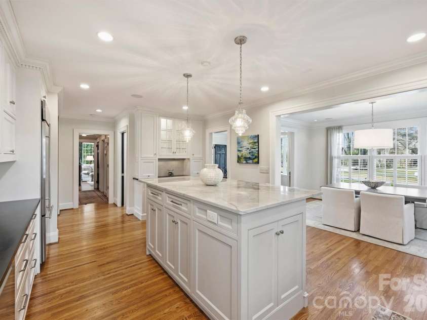 1555 Queens Road, Charlotte, NC 28207.  MLS# CAR4337847, YatesRealty ID 8234. 