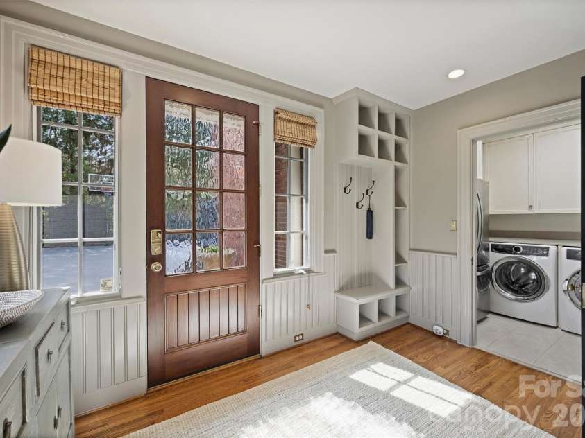1555 Queens Road, Charlotte, NC 28207.  MLS# CAR4337847, YatesRealty ID 8234. 