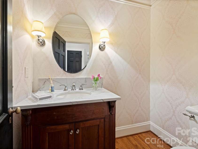 1555 Queens Road, Charlotte, NC 28207.  MLS# CAR4337847, YatesRealty ID 8234. 