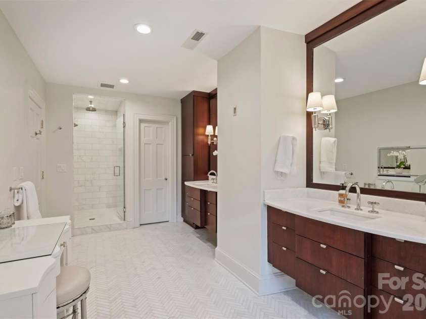 1555 Queens Road, Charlotte, NC 28207.  MLS# CAR4337847, YatesRealty ID 8234. 