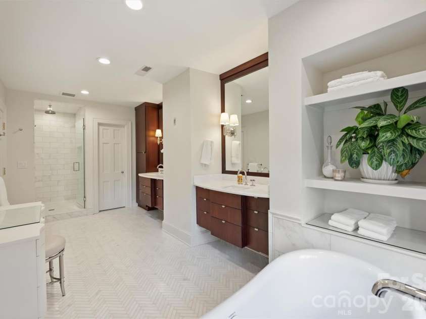 1555 Queens Road, Charlotte, NC 28207.  MLS# CAR4337847, YatesRealty ID 8234. 