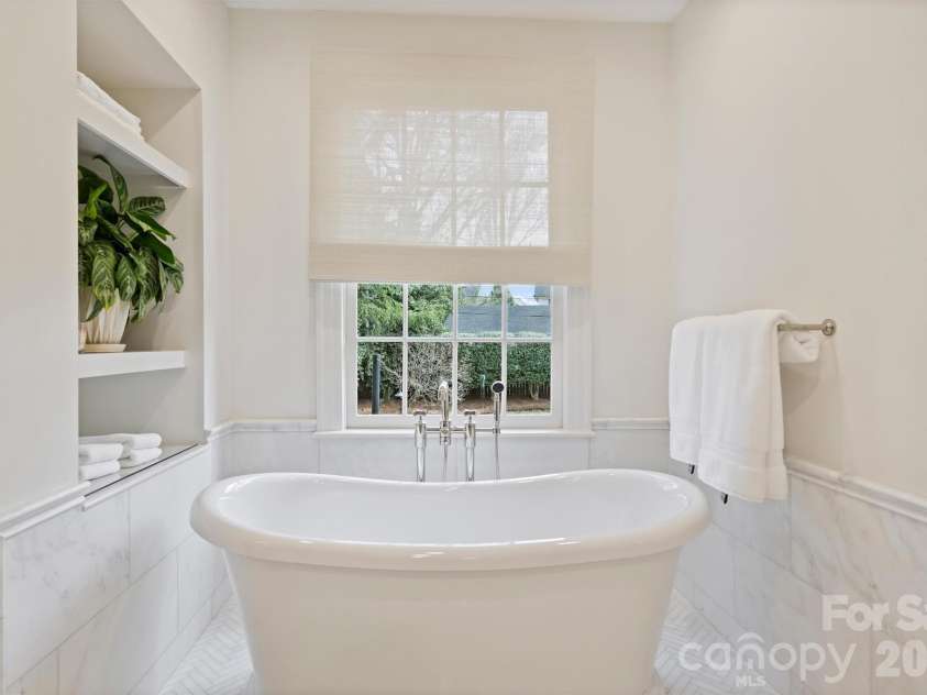 1555 Queens Road, Charlotte, NC 28207.  MLS# CAR4337847, YatesRealty ID 8234. 