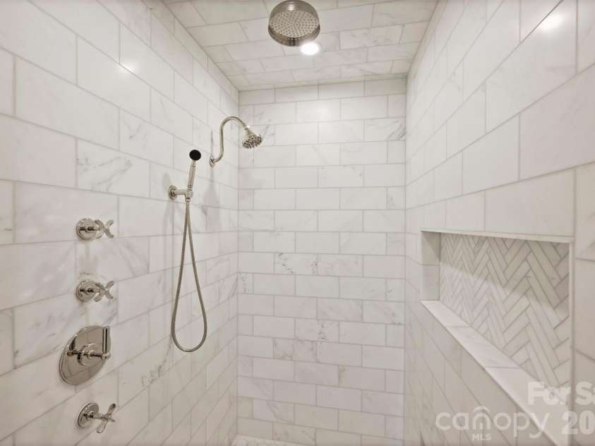 1555 Queens Road, Charlotte, NC 28207.  MLS# CAR4337847, YatesRealty ID 8234. 