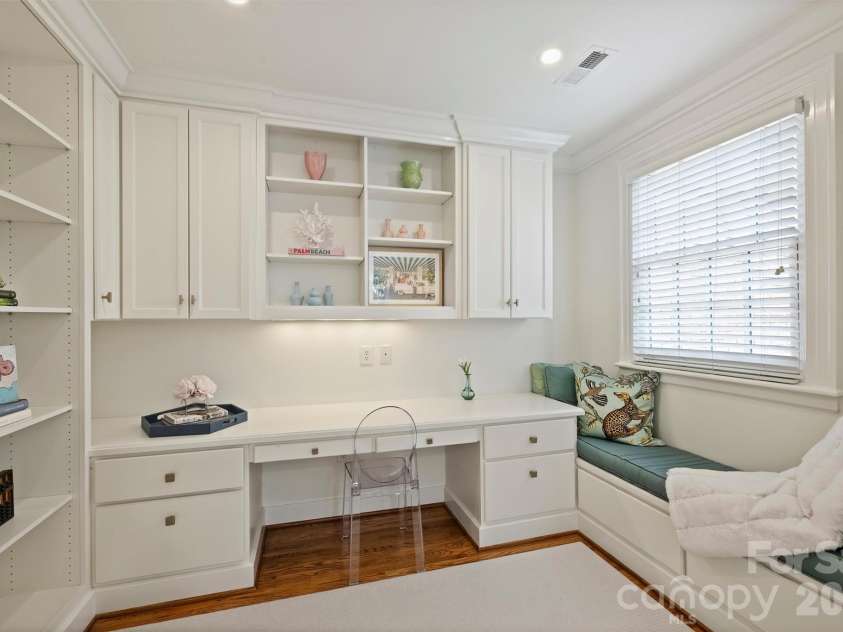 1555 Queens Road, Charlotte, NC 28207.  MLS# CAR4337847, YatesRealty ID 8234. 
