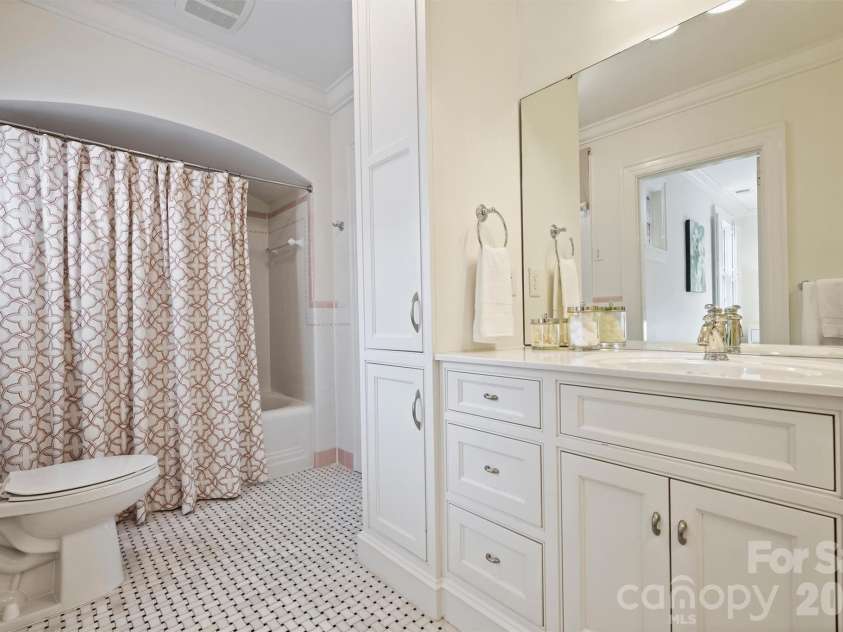 1555 Queens Road, Charlotte, NC 28207.  MLS# CAR4337847, YatesRealty ID 8234. 